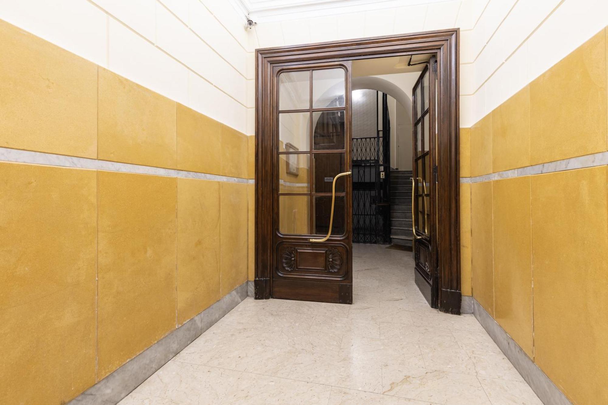 Apartment Hostly-puccini Luxury Home-near Colosseum & Trevi Rom