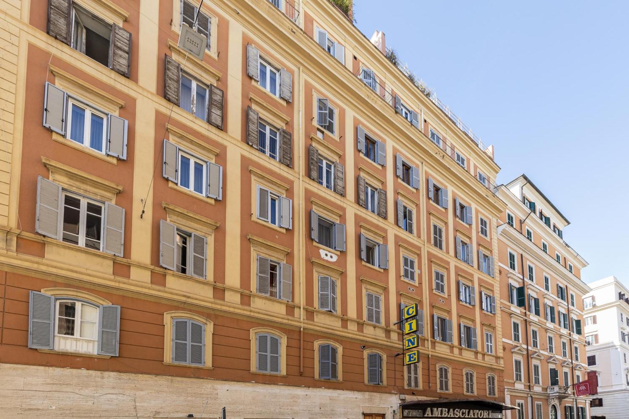 Hostly-puccini Luxury Home-near Colosseum & Trevi Rom